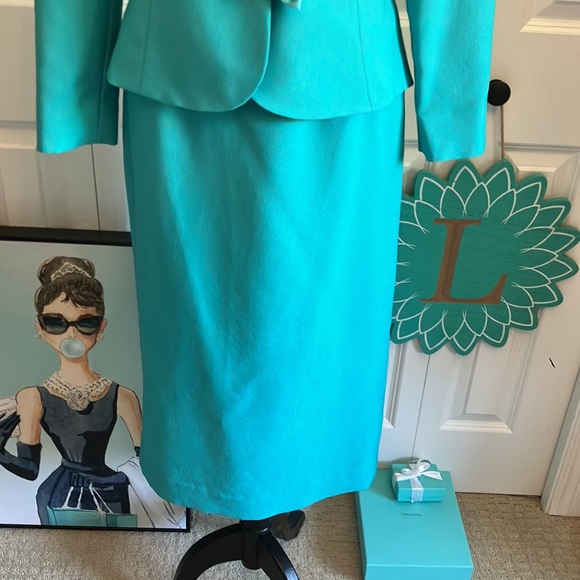 🦩Vintage 🦩teal chiffon key hole necklined jacket & pencil skirt. 😱So fabulous - Picture 3 of 16